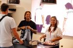 Lelystad 3 september 2021
Andre Hazes en Djarno Hofland hebben een AH6 geopend in de outlet in lelystad.