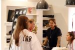Lelystad 3 september 2021
Andre Hazes en Djarno Hofland hebben een AH6 geopend in de outlet in lelystad.