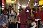 Amsterdam 17 oktober 2021
Andre Hazes en zijn moeder rachel Hazes rriveren op schiphol nadat Andre 4 weken in Spanje is geweest.