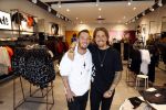 Lelystad 3 september 2021
Andre Hazes en Djarno Hofland hebben een AH6 geopend in de outlet in lelystad.