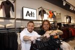 Lelystad 3 september 2021
Andre Hazes en Djarno Hofland hebben een AH6 geopend in de outlet in lelystad.