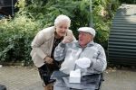 Vlaardingen 17 september 2021
Bas v Toor viert zijn 86e verjaardag . Er is een defile met Bassie en Adriaan auto's. Ook de vrouw van Bas , Coby zijn dochter Liesbeth en schoonzoon Evert waren aanwezig.