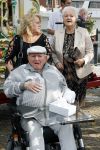 Vlaardingen 17 september 2021
Bas v Toor viert zijn 86e verjaardag . Er is een defile met Bassie en Adriaan auto's. Ook de vrouw van Bas , Coby zijn dochter Liesbeth en schoonzoon Evert waren aanwezig.