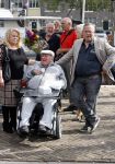 Vlaardingen 17 september 2021
Bas v Toor viert zijn 86e verjaardag . Er is een defile met Bassie en Adriaan auto's. Ook de vrouw van Bas , Coby zijn dochter Liesbeth en schoonzoon Evert waren aanwezig.