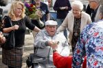 Vlaardingen 17 september 2021
Bas v Toor viert zijn 86e verjaardag . Er is een defile met Bassie en Adriaan auto's. Ook de vrouw van Bas , Coby zijn dochter Liesbeth en schoonzoon Evert waren aanwezig.