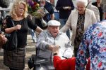 Vlaardingen 17 september 2021
Bas v Toor viert zijn 86e verjaardag . Er is een defile met Bassie en Adriaan auto's. Ook de vrouw van Bas , Coby zijn dochter Liesbeth en schoonzoon Evert waren aanwezig.