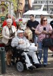 Vlaardingen 17 september 2021
Bas v Toor viert zijn 86e verjaardag . Er is een defile met Bassie en Adriaan auto's. Ook de vrouw van Bas , Coby zijn dochter Liesbeth en schoonzoon Evert waren aanwezig.