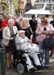 Vlaardingen 17 september 2021
Bas v Toor viert zijn 86e verjaardag . Er is een defile met Bassie en Adriaan auto's. Ook de vrouw van Bas , Coby zijn dochter Liesbeth en schoonzoon Evert waren aanwezig.