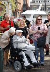 Vlaardingen 17 september 2021
Bas v Toor viert zijn 86e verjaardag . Er is een defile met Bassie en Adriaan auto's. Ook de vrouw van Bas , Coby zijn dochter Liesbeth en schoonzoon Evert waren aanwezig.