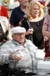 Vlaardingen 17 september 2021
Bas v Toor viert zijn 86e verjaardag . Er is een defile met Bassie en Adriaan auto's. Ook de vrouw van Bas , Coby zijn dochter Liesbeth en schoonzoon Evert waren aanwezig.