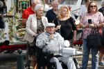 Vlaardingen 17 september 2021
Bas v Toor viert zijn 86e verjaardag . Er is een defile met Bassie en Adriaan auto's. Ook de vrouw van Bas , Coby zijn dochter Liesbeth en schoonzoon Evert waren aanwezig.