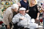 Vlaardingen 17 september 2021
Bas v Toor viert zijn 86e verjaardag . Er is een defile met Bassie en Adriaan auto's. Ook de vrouw van Bas , Coby zijn dochter Liesbeth en schoonzoon Evert waren aanwezig.