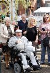 Vlaardingen 17 september 2021
Bas v Toor viert zijn 86e verjaardag . Er is een defile met Bassie en Adriaan auto's. Ook de vrouw van Bas , Coby zijn dochter Liesbeth en schoonzoon Evert waren aanwezig.