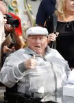 Vlaardingen 17 september 2021
Bas v Toor viert zijn 86e verjaardag . Er is een defile met Bassie en Adriaan auto's. Ook de vrouw van Bas , Coby zijn dochter Liesbeth en schoonzoon Evert waren aanwezig.