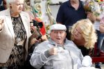 Vlaardingen 17 september 2021
Bas v Toor viert zijn 86e verjaardag . Er is een defile met Bassie en Adriaan auto's. Ook de vrouw van Bas , Coby zijn dochter Liesbeth en schoonzoon Evert waren aanwezig.