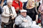 Vlaardingen 17 september 2021
Bas v Toor viert zijn 86e verjaardag . Er is een defile met Bassie en Adriaan auto's. Ook de vrouw van Bas , Coby zijn dochter Liesbeth en schoonzoon Evert waren aanwezig.