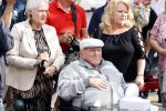 Vlaardingen 17 september 2021
Bas v Toor viert zijn 86e verjaardag . Er is een defile met Bassie en Adriaan auto's. Ook de vrouw van Bas , Coby zijn dochter Liesbeth en schoonzoon Evert waren aanwezig.