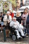 Vlaardingen 17 september 2021
Bas v Toor viert zijn 86e verjaardag . Er is een defile met Bassie en Adriaan auto's. Ook de vrouw van Bas , Coby zijn dochter Liesbeth en schoonzoon Evert waren aanwezig.