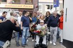 Vlaardingen 17 september 2021
Bas v Toor viert zijn 86e verjaardag . Er is een defile met Bassie en Adriaan auto's. Ook de vrouw van Bas , Coby zijn dochter Liesbeth en schoonzoon Evert waren aanwezig.