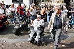 Vlaardingen 17 september 2021
Bas v Toor viert zijn 86e verjaardag . Er is een defile met Bassie en Adriaan auto's. Ook de vrouw van Bas , Coby zijn dochter Liesbeth en schoonzoon Evert waren aanwezig.