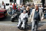 Vlaardingen 17 september 2021
Bas v Toor viert zijn 86e verjaardag . Er is een defile met Bassie en Adriaan auto's. Ook de vrouw van Bas , Coby zijn dochter Liesbeth en schoonzoon Evert waren aanwezig.