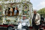 Vlaardingen 17 september 2021
Bas v Toor viert zijn 86e verjaardag . Er is een defile met Bassie en Adriaan auto's. Ook de vrouw van Bas , Coby zijn dochter Liesbeth en schoonzoon Evert waren aanwezig.