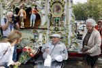 Vlaardingen 17 september 2021
Bas v Toor viert zijn 86e verjaardag . Er is een defile met Bassie en Adriaan auto's. Ook de vrouw van Bas , Coby zijn dochter Liesbeth en schoonzoon Evert waren aanwezig.
