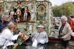 Vlaardingen 17 september 2021
Bas v Toor viert zijn 86e verjaardag . Er is een defile met Bassie en Adriaan auto's. Ook de vrouw van Bas , Coby zijn dochter Liesbeth en schoonzoon Evert waren aanwezig.