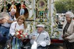 Vlaardingen 17 september 2021
Bas v Toor viert zijn 86e verjaardag . Er is een defile met Bassie en Adriaan auto's. Ook de vrouw van Bas , Coby zijn dochter Liesbeth en schoonzoon Evert waren aanwezig.