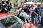 Vlaardingen 17 september 2021
Bas v Toor viert zijn 86e verjaardag . Er is een defile met Bassie en Adriaan auto's. Ook de vrouw van Bas , Coby zijn dochter Liesbeth en schoonzoon Evert waren aanwezig.