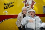 Vlaardingen 17 september 2021
Bas v Toor viert zijn 86e verjaardag . Er is een defile met Bassie en Adriaan auto's. Ook de vrouw van Bas , Coby zijn dochter Liesbeth en schoonzoon Evert waren aanwezig.