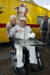 Vlaardingen 17 september 2021
Bas v Toor viert zijn 86e verjaardag . Er is een defile met Bassie en Adriaan auto's. Ook de vrouw van Bas , Coby zijn dochter Liesbeth en schoonzoon Evert waren aanwezig.