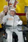 Vlaardingen 17 september 2021
Bas v Toor viert zijn 86e verjaardag . Er is een defile met Bassie en Adriaan auto's. Ook de vrouw van Bas , Coby zijn dochter Liesbeth en schoonzoon Evert waren aanwezig.