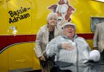 Vlaardingen 17 september 2021
Bas v Toor viert zijn 86e verjaardag . Er is een defile met Bassie en Adriaan auto's. Ook de vrouw van Bas , Coby zijn dochter Liesbeth en schoonzoon Evert waren aanwezig.