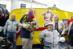 Vlaardingen 17 september 2021
Bas v Toor viert zijn 86e verjaardag . Er is een defile met Bassie en Adriaan auto's. Ook de vrouw van Bas , Coby zijn dochter Liesbeth en schoonzoon Evert waren aanwezig.