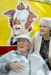 Vlaardingen 17 september 2021
Bas v Toor viert zijn 86e verjaardag . Er is een defile met Bassie en Adriaan auto's. Ook de vrouw van Bas , Coby zijn dochter Liesbeth en schoonzoon Evert waren aanwezig.