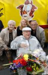 Vlaardingen 17 september 2021
Bas v Toor viert zijn 86e verjaardag . Er is een defile met Bassie en Adriaan auto's. Ook de vrouw van Bas , Coby zijn dochter Liesbeth en schoonzoon Evert waren aanwezig.