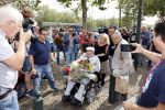 Vlaardingen 17 september 2021
Bas v Toor viert zijn 86e verjaardag . Er is een defile met Bassie en Adriaan auto's. Ook de vrouw van Bas , Coby zijn dochter Liesbeth en schoonzoon Evert waren aanwezig.