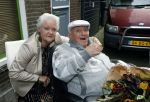 Vlaardingen 17 september 2021
Bas v Toor viert zijn 86e verjaardag . Er is een defile met Bassie en Adriaan auto's. Ook de vrouw van Bas , Coby zijn dochter Liesbeth en schoonzoon Evert waren aanwezig.