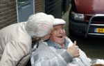 Vlaardingen 17 september 2021
Bas v Toor viert zijn 86e verjaardag . Er is een defile met Bassie en Adriaan auto's. Ook de vrouw van Bas , Coby zijn dochter Liesbeth en schoonzoon Evert waren aanwezig.