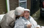 Vlaardingen 17 september 2021
Bas v Toor viert zijn 86e verjaardag . Er is een defile met Bassie en Adriaan auto's. Ook de vrouw van Bas , Coby zijn dochter Liesbeth en schoonzoon Evert waren aanwezig.