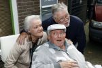 Vlaardingen 17 september 2021
Bas v Toor viert zijn 86e verjaardag . Er is een defile met Bassie en Adriaan auto's. Ook de vrouw van Bas , Coby zijn dochter Liesbeth en schoonzoon Evert waren aanwezig.