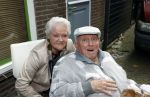 Vlaardingen 17 september 2021
Bas v Toor viert zijn 86e verjaardag . Er is een defile met Bassie en Adriaan auto's. Ook de vrouw van Bas , Coby zijn dochter Liesbeth en schoonzoon Evert waren aanwezig.
