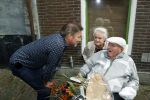 Vlaardingen 17 september 2021
Bas v Toor viert zijn 86e verjaardag . Er is een defile met Bassie en Adriaan auto's. Ook de vrouw van Bas , Coby zijn dochter Liesbeth en schoonzoon Evert waren aanwezig. Bas en sander de Kramer