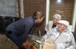 Vlaardingen 17 september 2021
Bas v Toor viert zijn 86e verjaardag . Er is een defile met Bassie en Adriaan auto's. Ook de vrouw van Bas , Coby zijn dochter Liesbeth en schoonzoon Evert waren aanwezig. Bas en sander de Kramer