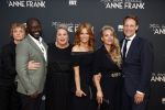Amsterdam 6 september 2021
Premiere Mijn beste vriendin Anne Frank in Tuschinski.
Bianca Krijgsman, Andre Dongelmans, Rian Gerritsen, Ilse Warringa en Maaike Martens met partner Bart Meuter