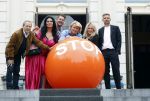 Amsterdam 2 september 2021
Aftrap van Stoptober bij Vondel CS.
Aanwezig Patricia PaaY Hans Klok Bill v Dijk  Louisa en Rowan en Patrick Martens .