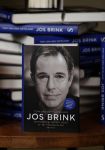Amsterdam 30 september 2021
Boekpresentatie Jos Brink in Carre . Frank Sanders ontvangt het eerste boek uit handen van de schrijver Tom v d Oetelaar.