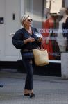 Amsterdam 17 september 2021
Caroline Tensen  doet boodschappen op de cornelis schuytstraat