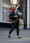 Amsterdam 17 september 2021
Caroline Tensen  doet boodschappen op de cornelis schuytstraat